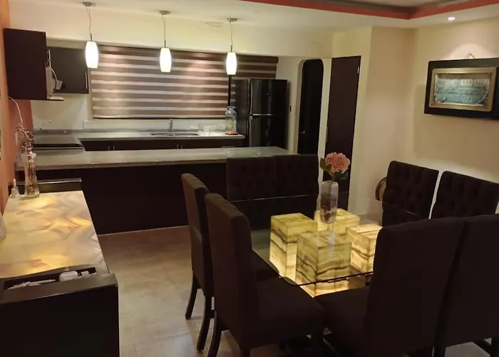 Lujoso Departamento en Zona Dorada de Acapulco